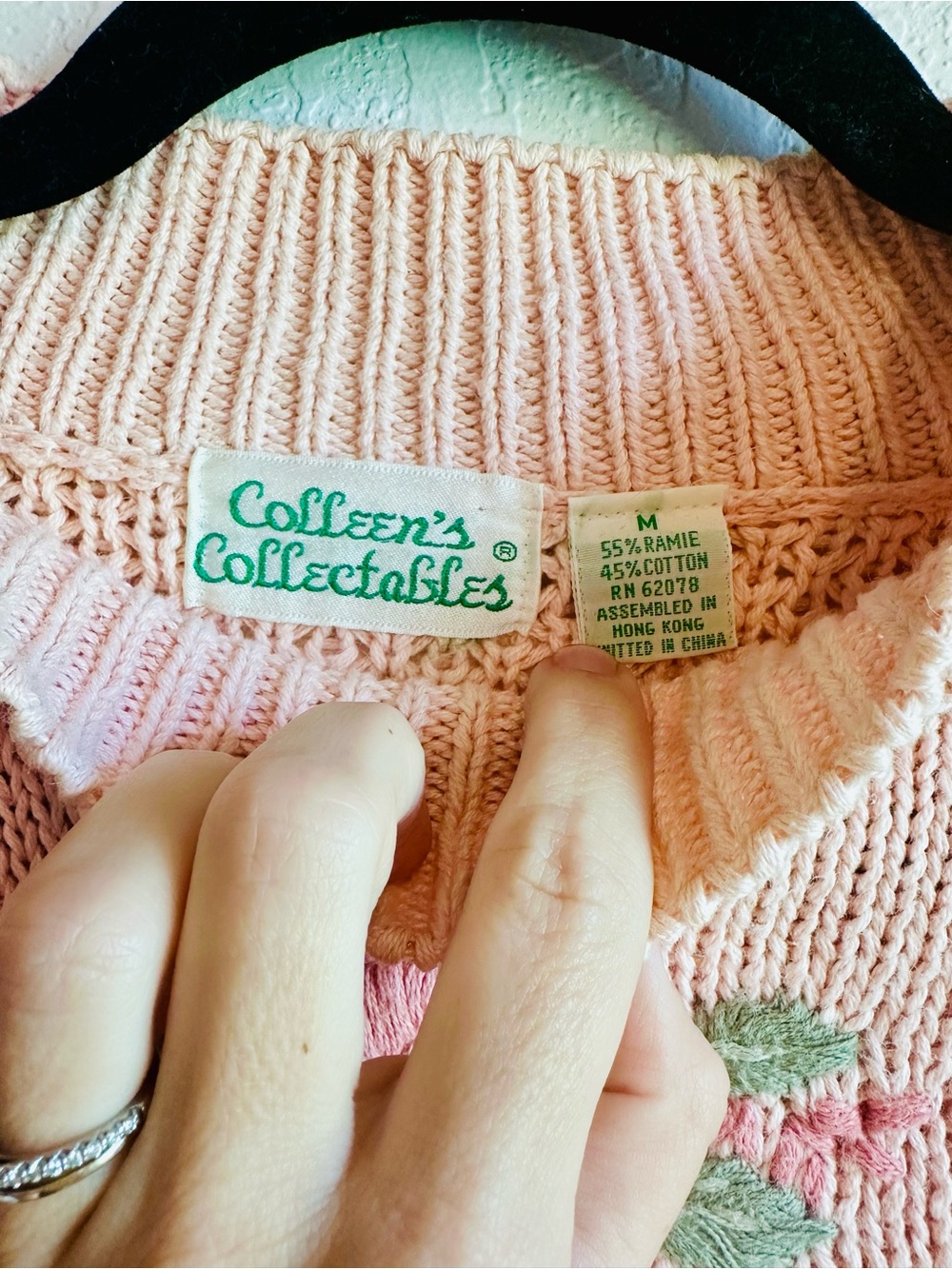 Women’s vintage Pink Floral Cable Knit Sweater - Picture 2 of 6